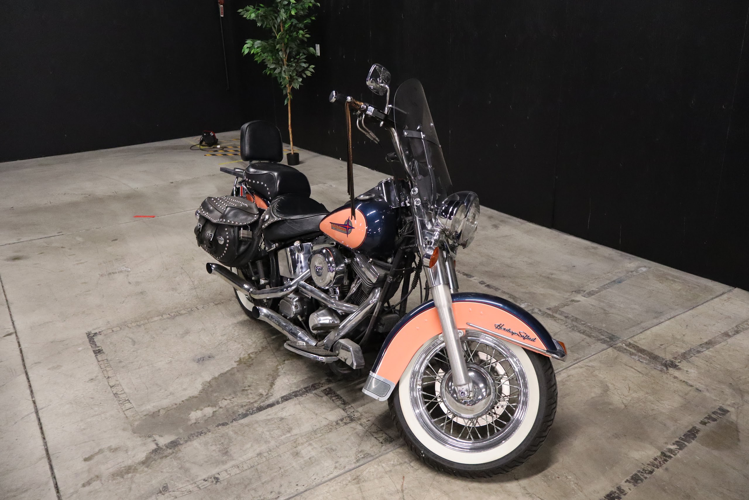 1993 Harley-Davidson Heritage Softail Classic FLSTC — photo 6