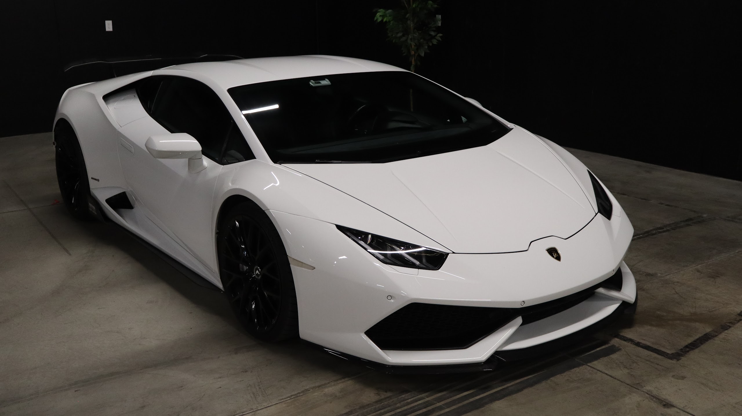 2016 Lamborghini Huracan Coupe — photo 6