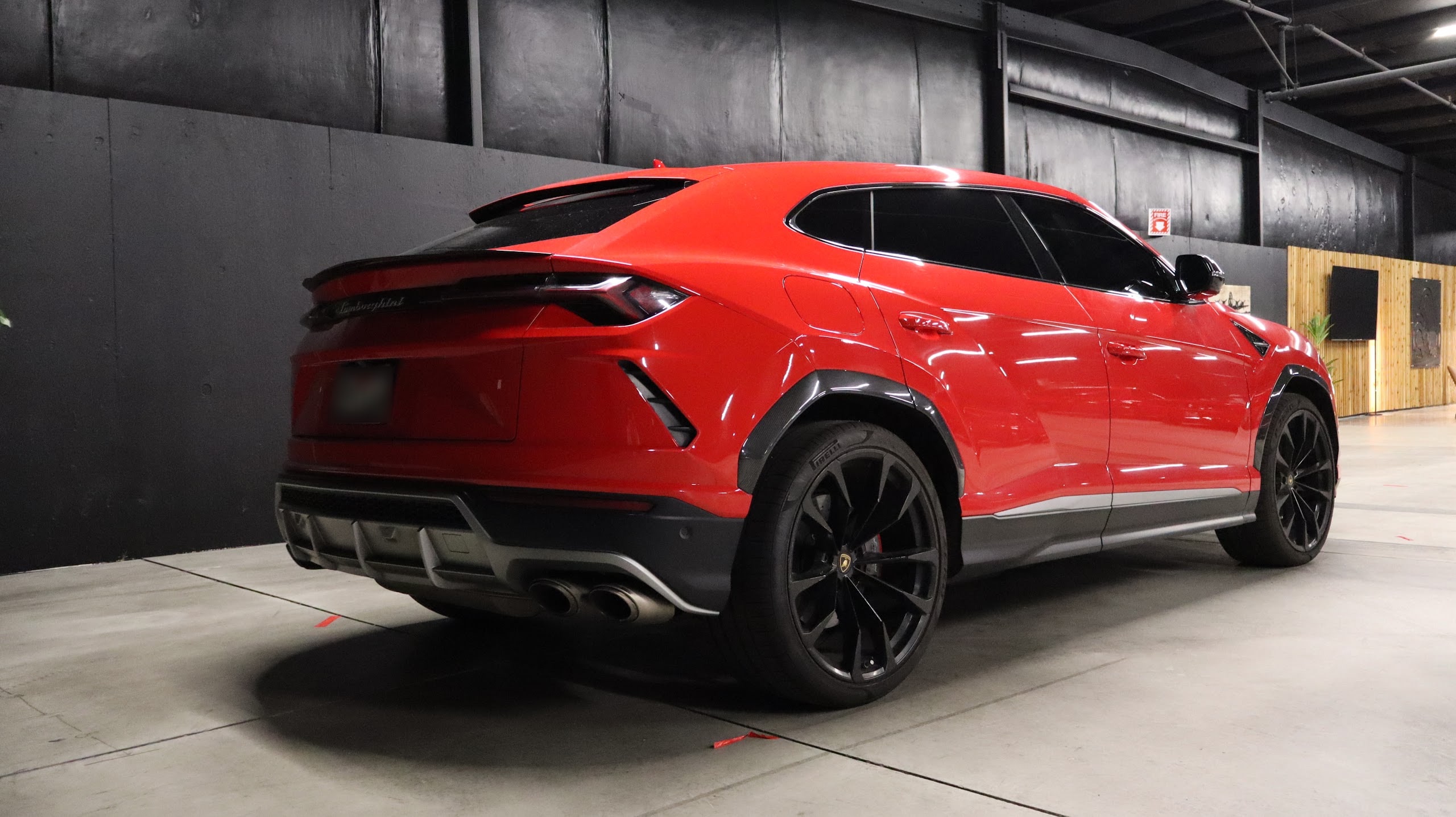 2020 Lamborghini Urus Base — photo 6