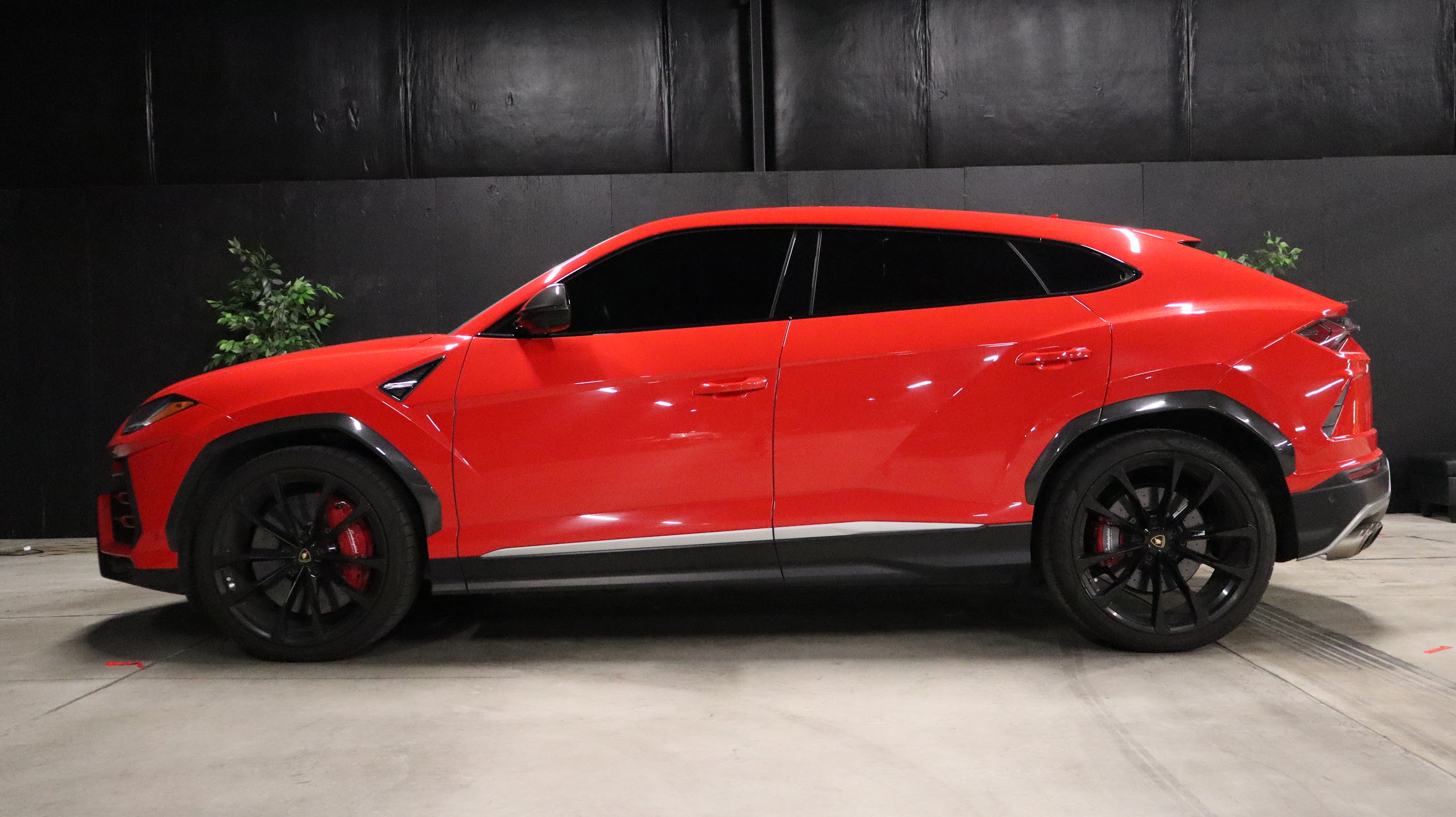 2020 Lamborghini Urus Base — photo 5