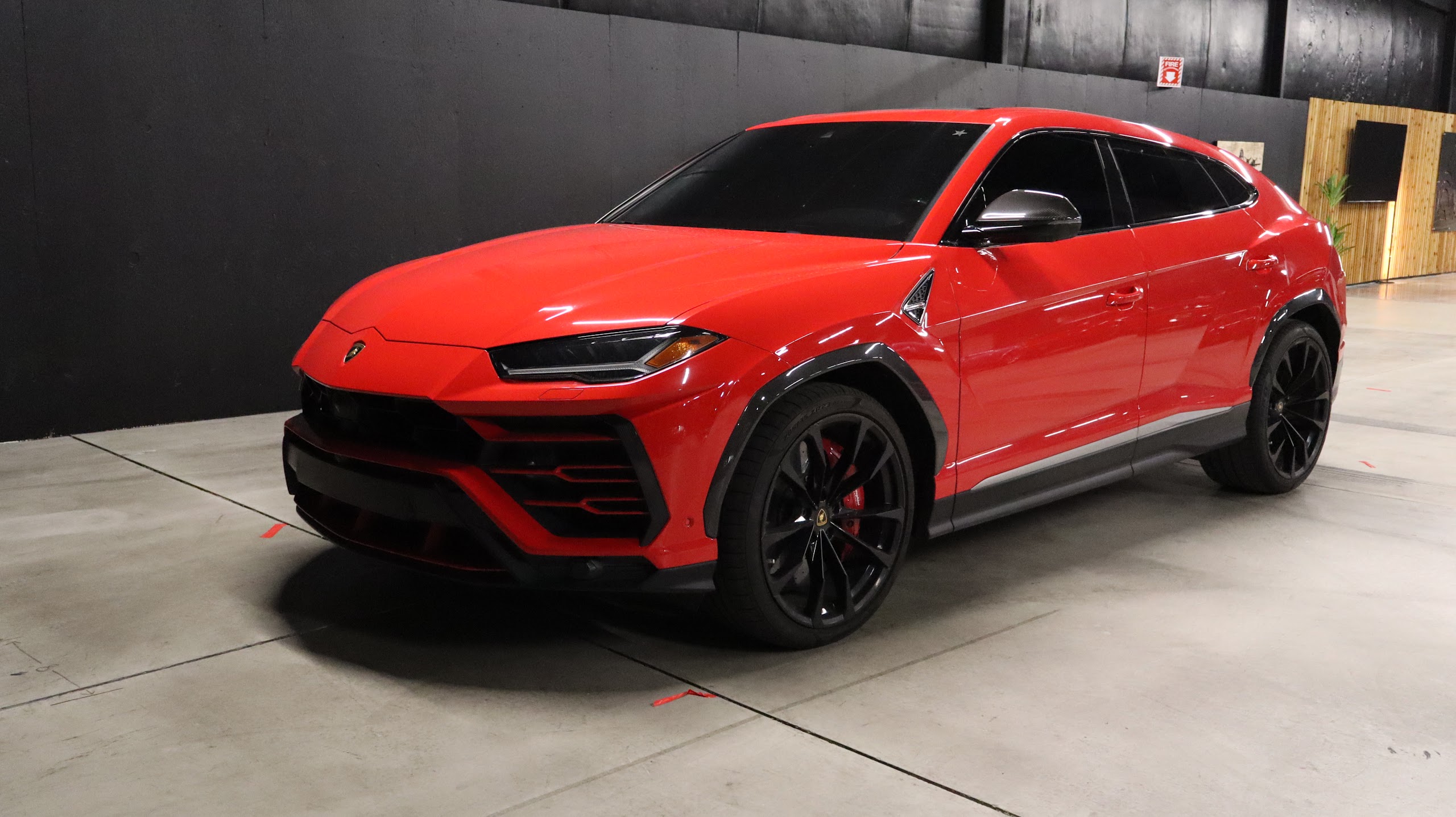 2020 Lamborghini Urus Base — photo 3