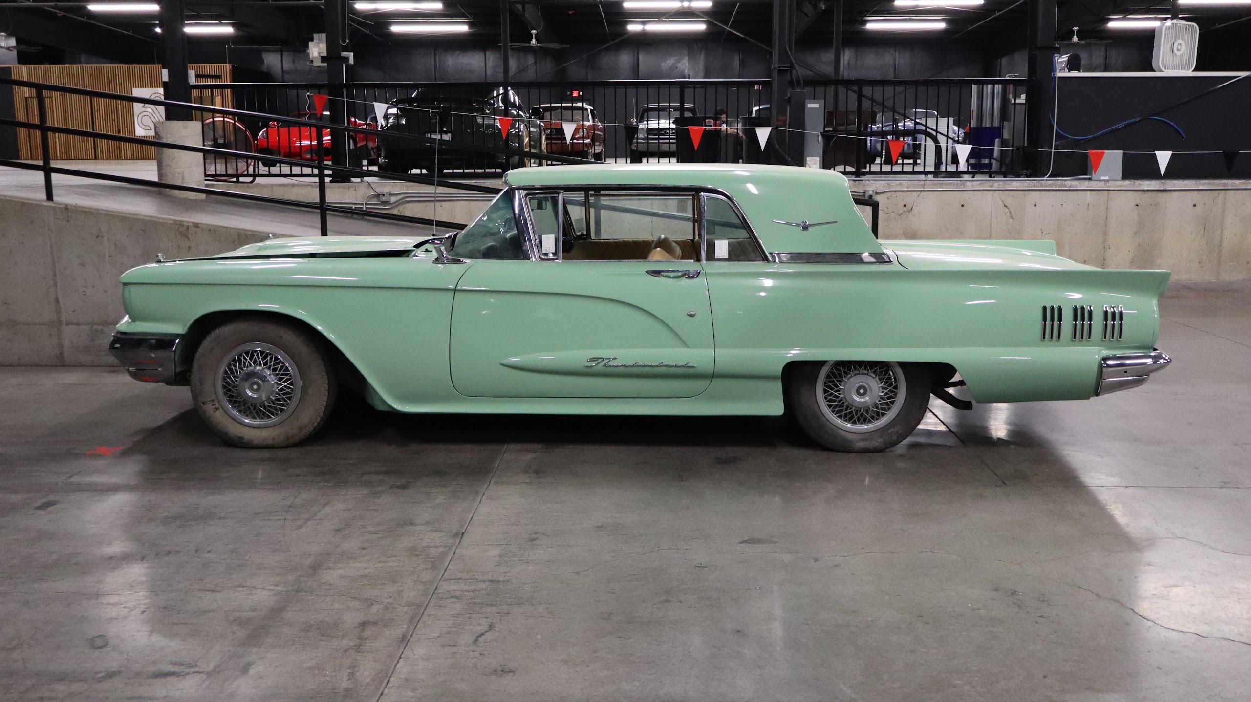 1960 Ford Thunderbird — photo 4