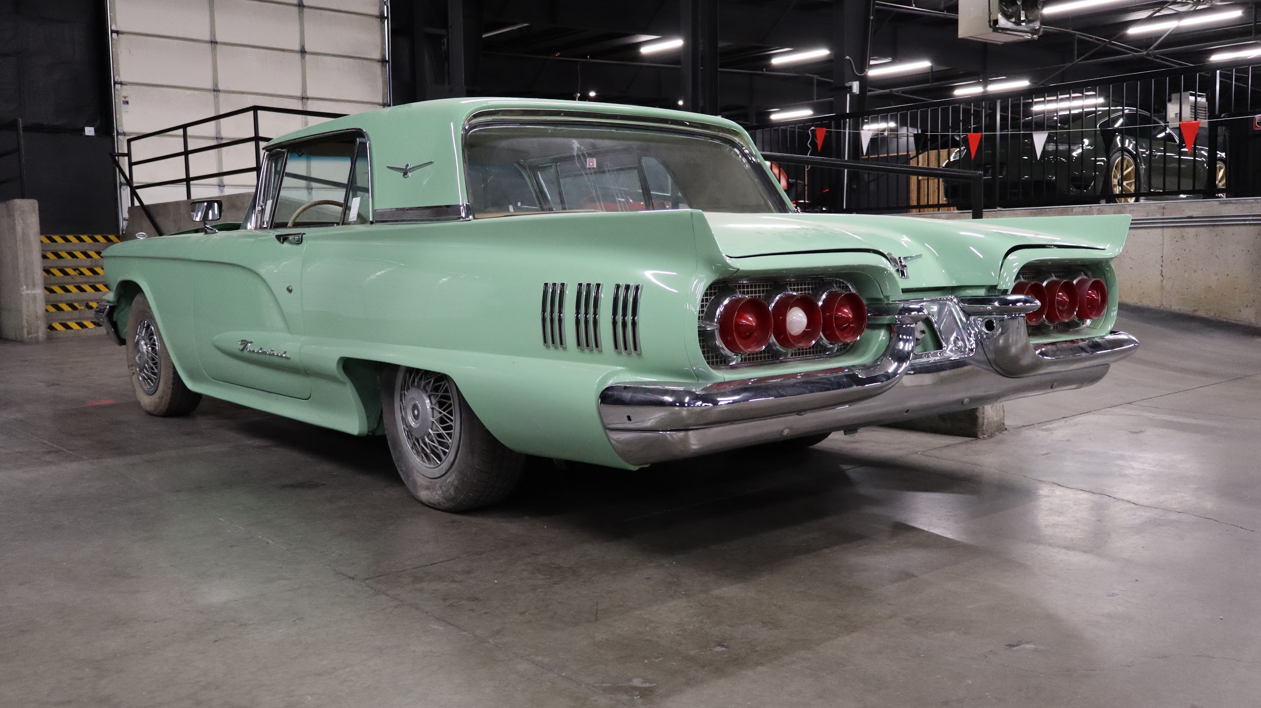 1960 Ford Thunderbird — photo 5